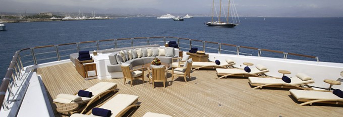 ANASTASIA - Aft deck suning